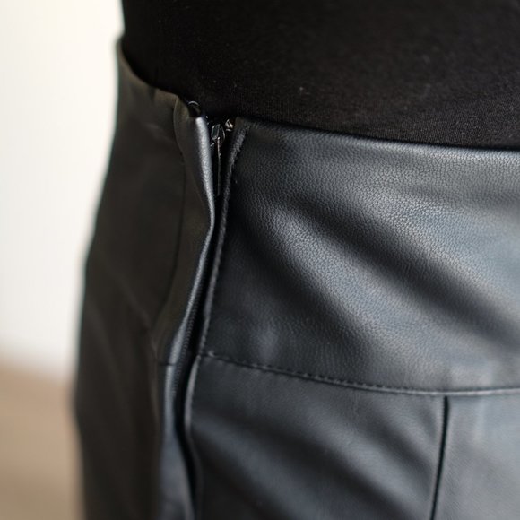 Faux Leather mini skirt - Picture 4 of 9